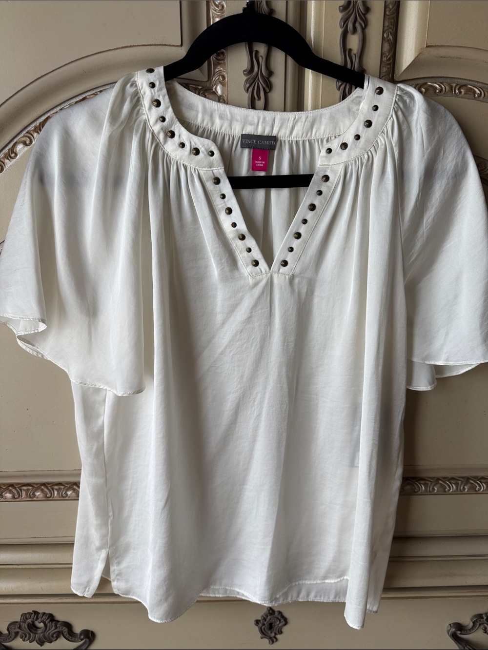 Vince Camuto White Stud-Trim Flutter Sleeve Top